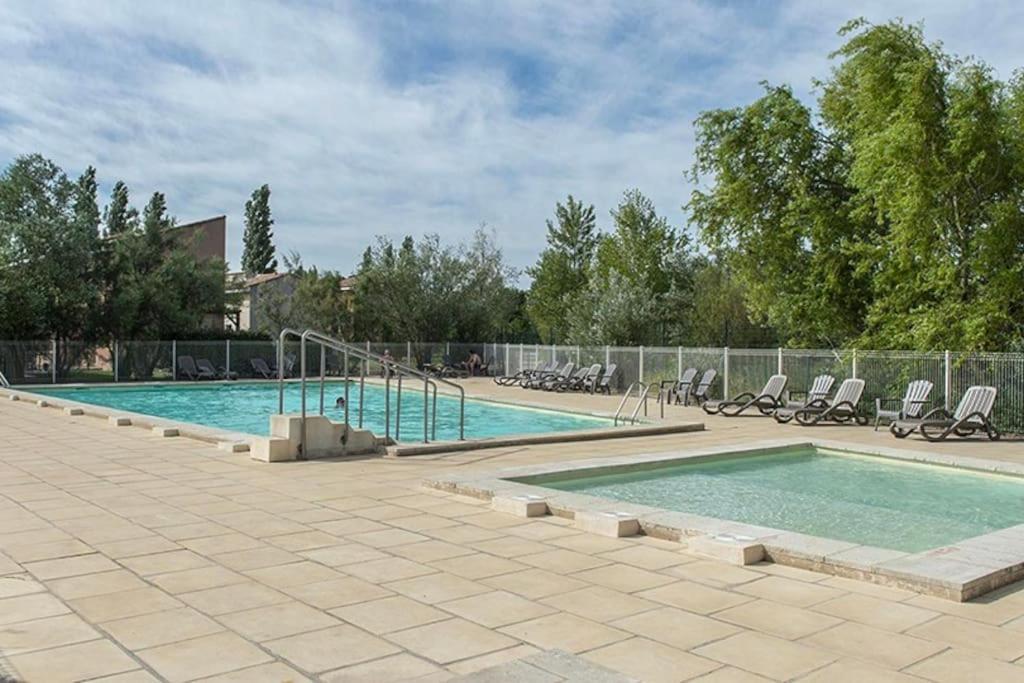 La Provencale Appartement Saint-Saturnin-lès-Avignon Buitenkant foto